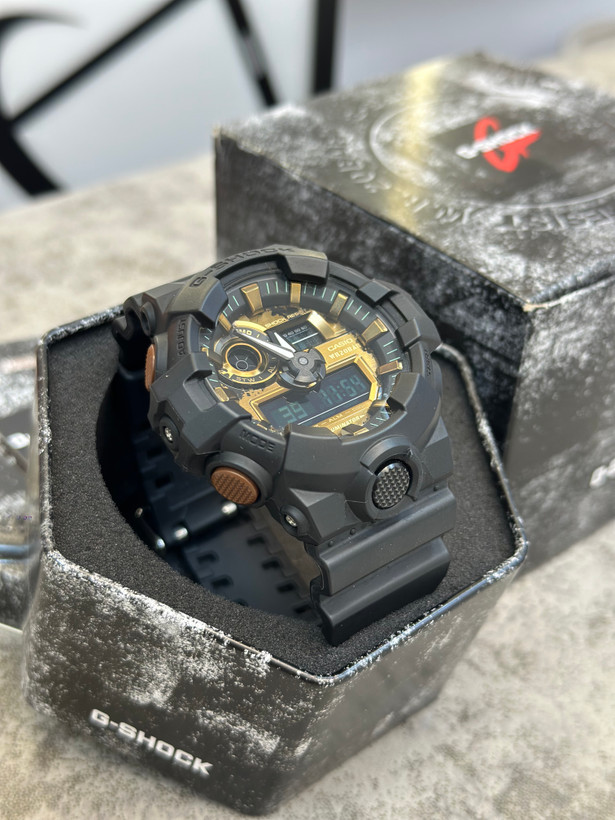ساعت مچی عقربهای مردانه کاسیو مدل GA-700RC-1ADR-کارکرده-زیر ۱۰ روز استفاده شده